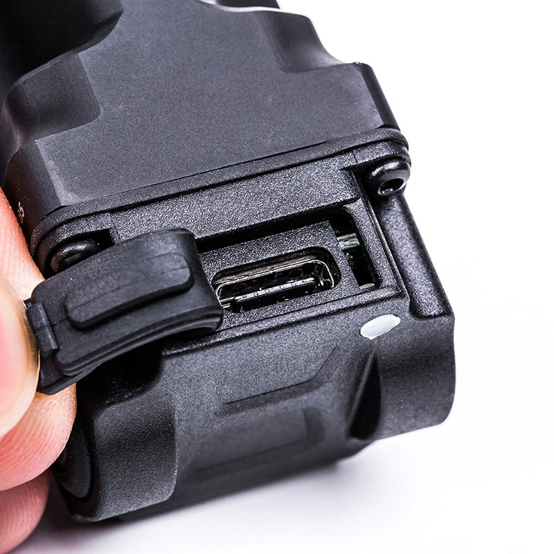 Latarka Nextorch WL22 G to latarka pistoletowa z wbudowanym celownikiem laserowym (zielona kropka), zapewniająca maksymalną moc światła 650 lumenów i zasięgiem wiązki światła 130 m. Latarka zasilana jest wbudowanym akumulatorem o pojemności 250 mAh. Dzięki innowacyjnemu systemowi szyn montażowych możesz samodzielnie zainstalować i zdemontować latarkę. WL22 G jest kompatybilna z szynami Picatinny i Glock 1913. Wykorzystuje obustronny przełącznik, który umożliwia - LifeGun.pl Latarka z laserem Nextorch WL22 G 650 Lumenów-4