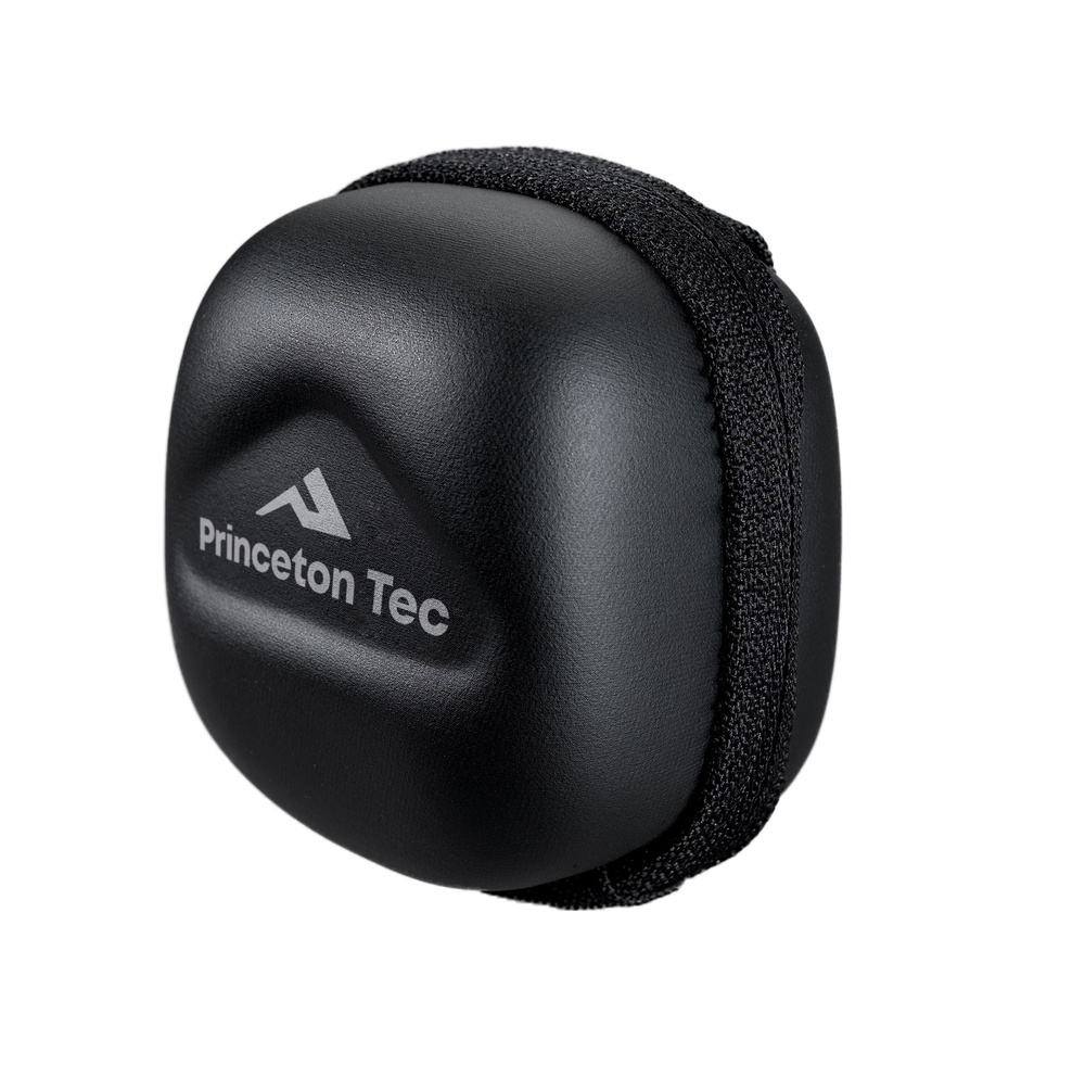 Zapinany na zamek błyskawiczny, sztywny i lekki pokrowiec na latarkę czołową. Wyprodukowany przez amerykańską firmę Princeton Tec. Cechy: - Wewnętrzna kieszeń na zapasowe baterie lub filtry - Łatwe otwieranie i zamykanie - Nylonowy trok do paska z otworem na karabinek Wymiary: 80 x 80 x 55 mm Waga: 46g Kolor: czarny - LifeGun.pl Princeton Tec - Pokrowiec STASH Headlamp Case - Czarny - HL-1-1