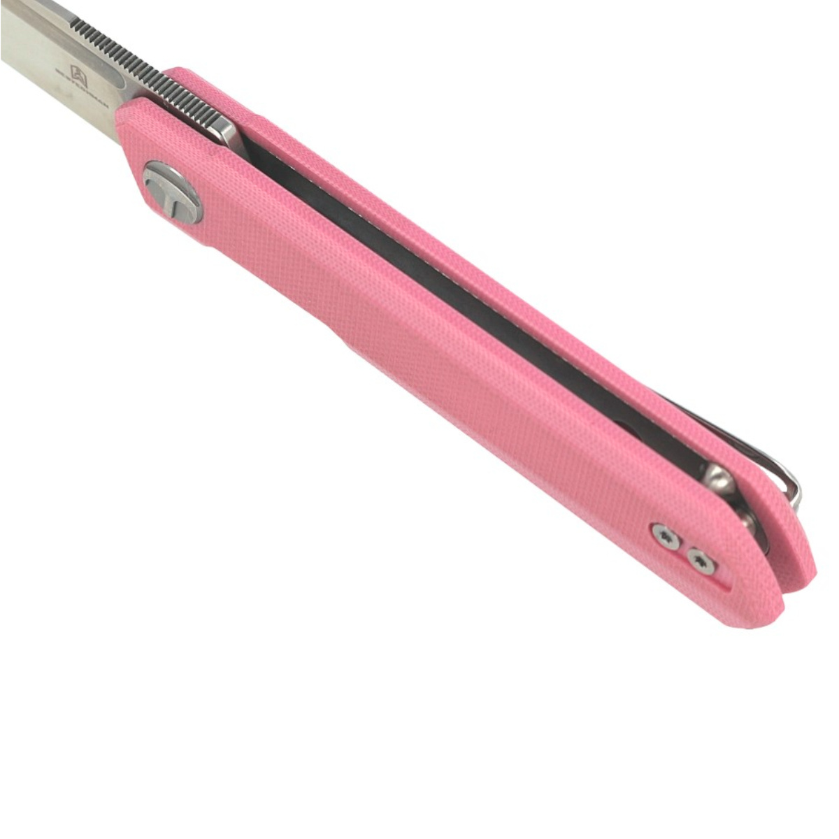 Mini Dundee Pink G10, Stonewashed / Satin kompaktowy nóż składany EDC. Efekt współpracy polskiego knifemakera, Ostapa Hela z firmą Bestechman. Wykonany z dobrych materiałów przy zachowaniu niezwykle atrakcyjnej ceny folder, który nie zawiedzie! - LifeGun.pl Nóż Bestechman Mini Dundee Pink G10, Stonewashed / Satin D2 by Ostap Hel (BMK03B)-4