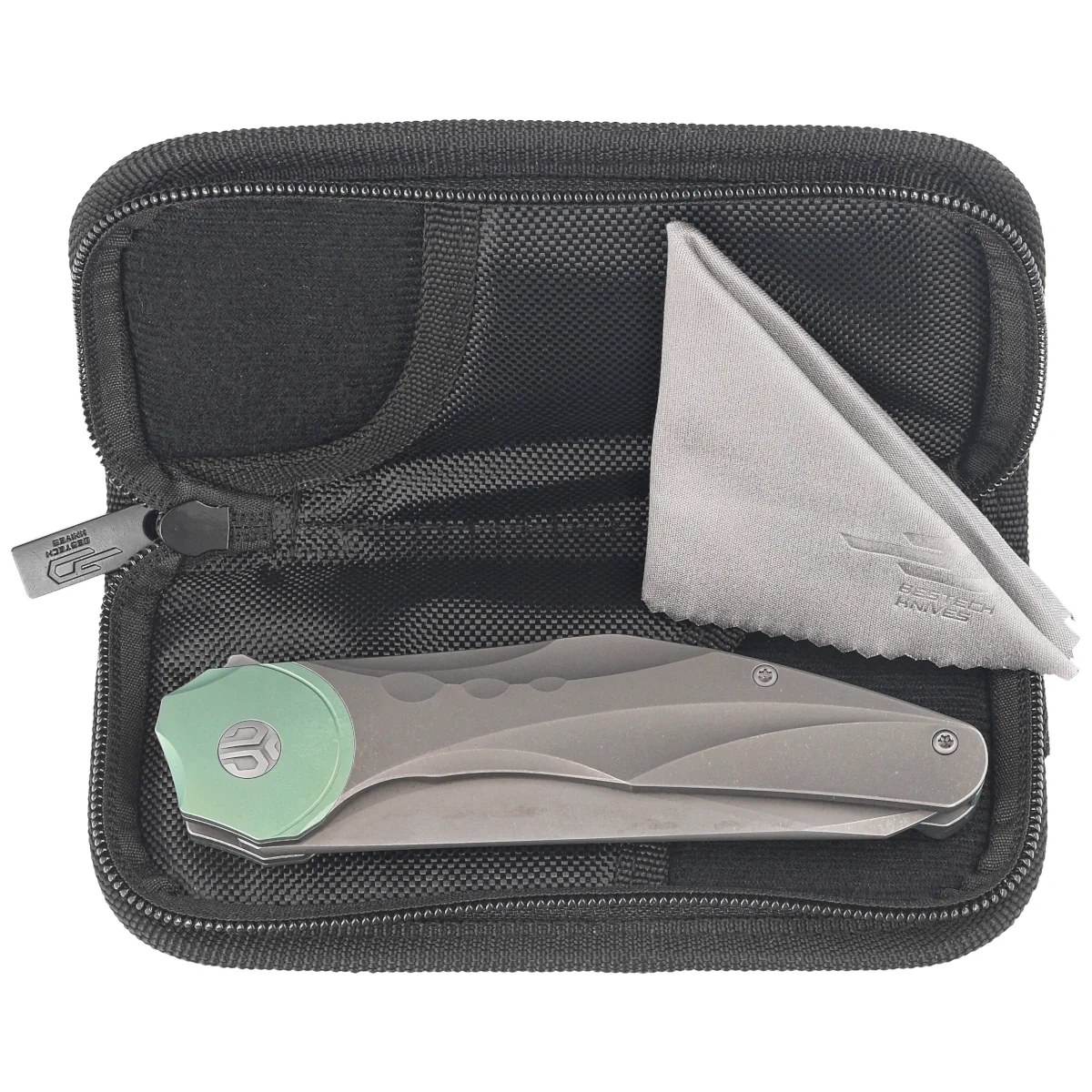 Excentric Grey Titanium, Dark Bead Blasted/Stonewashed, efekt współpracy projektowej Kombou i Toni Tietzela z TNT Knives. Duży folder z niebanalnym ostrzem ze stali Böhler M390. Pięknie frezowana rękojeść z tytanu, łatwo dopasowująca się do ręki. - LifeGun.pl Nóż składany Bestech Excentric Gray Titanium, Dark Bead Blasted/Stonewashed M390 by Kombou and TNT Knives (BT2412C)-3