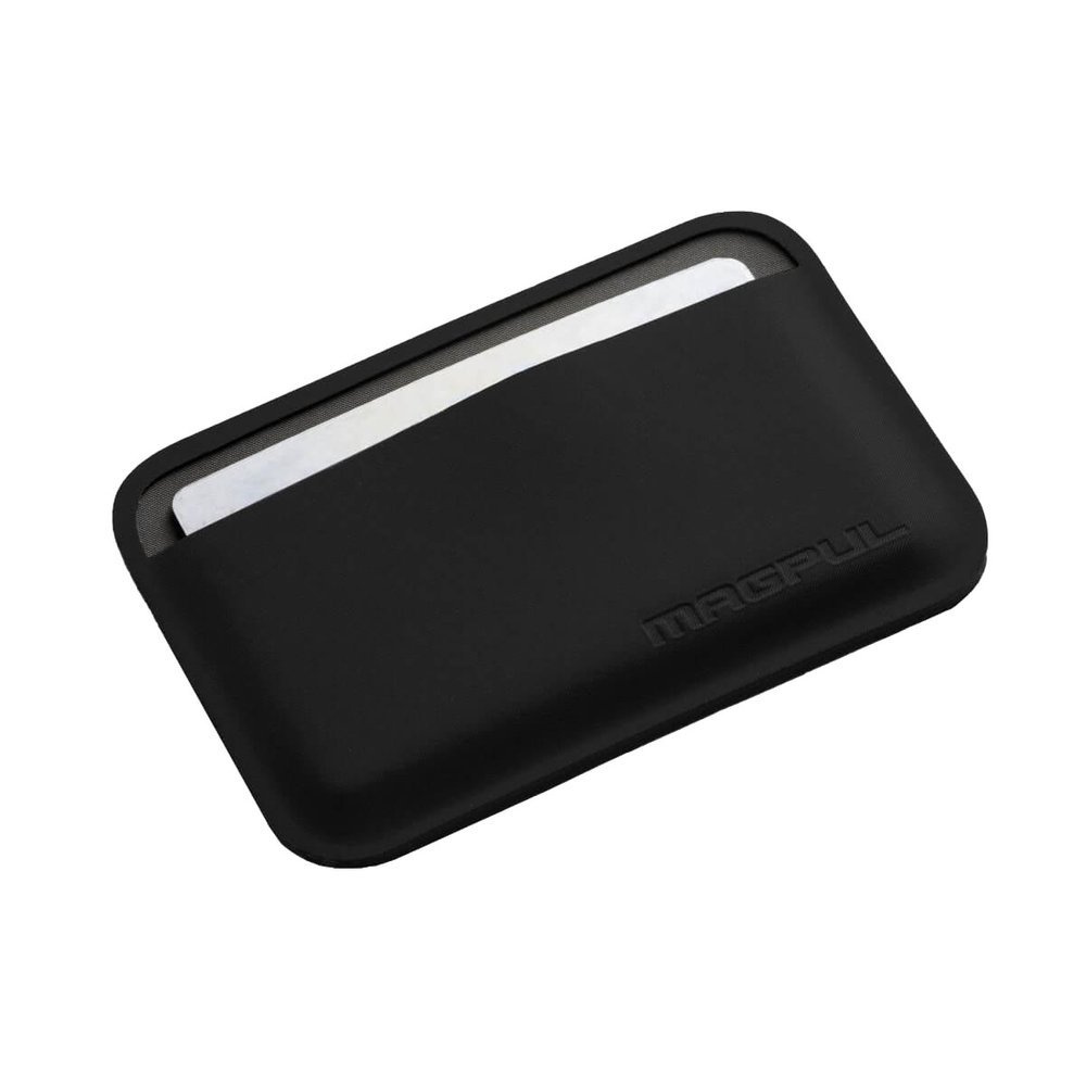 Nowoczesny, minimalistyczny portfel w typie kartownika. Cechy: - Wytrzymała konstrukcja z miękkiego kompozytu - Ograniczone wypychanie kieszeni - 6 kart w dwóch sekcjach - przedział na niezbędną gotówkę Waga: 22 g - LifeGun.pl Magpul - Portfel DAKA Essential Wallet - ODG - MAG758-315-1