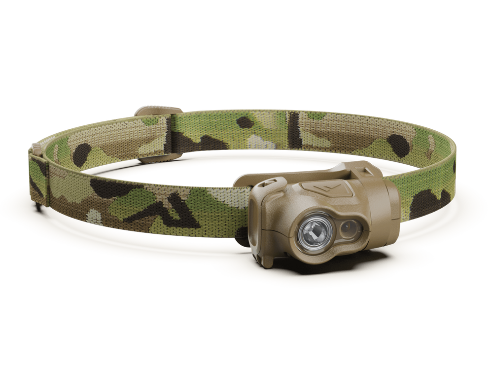 Latarka czołowa z trzema trybami świecenia, wyprodukowana przez amerykańską firmę Princeton Tec. Niewielkich rozmiarów i lekka, bo ważąca z bateriami zaledwie 64g latarka wyposażona jest w świecącą w kolorze białym diodę Maxbright LED o mocy 200 lumenów oraz diodę Ultrabright LED, świecącą w kolorze czerwonym. Model ten wyposażony jest w jednoramienny, asymetryczny uchwyt z regulowanym - LifeGun.pl Princeton Tec - Latarka czołowa BYTE TACTICAL - MultiCam - BYT-TAC-MC-1