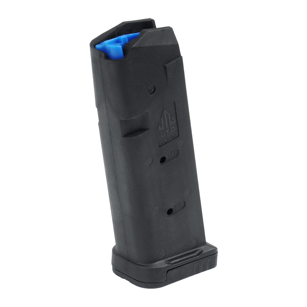 Polimerowy magazynek do pistoletów Glock obsługujących dwurzędowe magazynki w kalibrze 9x19 mm Para. Po lewej i prawej stronie posiada wskaźnik ułatwiający kontrolę stanu amunicji. Sprężyna ze stali nierdzewnej. Lekki i odporny na uderzenia oraz długotrwałe przechowywanie w stanie załadowanym. Cechy: Dedykowany do pistoletów Glock strzelających amunicją 9x19 mm Para Pojemność 15 nabojów Wykonany z wytrzymałego - LifeGun.pl UTG - Magazynek polimerowy Glock 15 nabojów 9x19 mm RBT-GL915-1