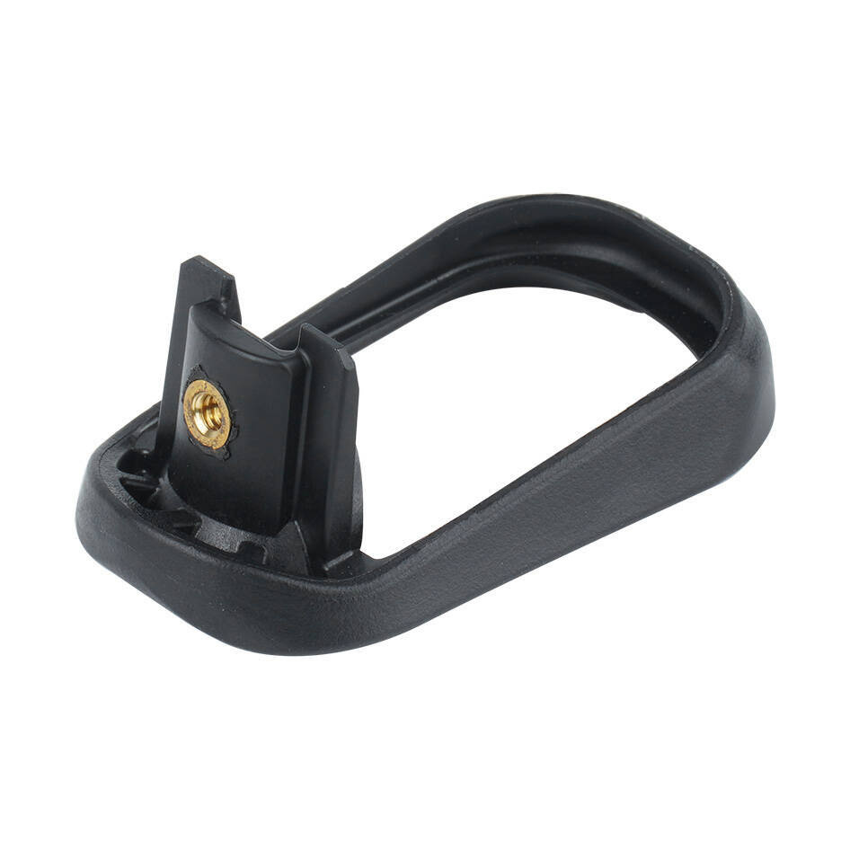 Polimerowy lejek, ułatwiający szybką wymianę magazynka, przeznaczony do pistoletów Glock 19/23. Jego kształt został dobrany w taki sposób, by umożliwić spełnienie jego podstawowej funkcji, a jednocześnie nie wpłynąć znacząco na rozmiar broni. Poprzez swoją konstrukcję pasuje on zarówno do pistoletów trzeciej jak i czwartej generacji. Uwaga! Magwell Blackhole jest kompatybilny z 10-nabojowymi magazynkami Magpul, jednak - LifeGun.pl Reptilia - Magwell Blackhole do pistoletu Glock 19/23 Gen 3 & 4 - Czarny - 100-005-1