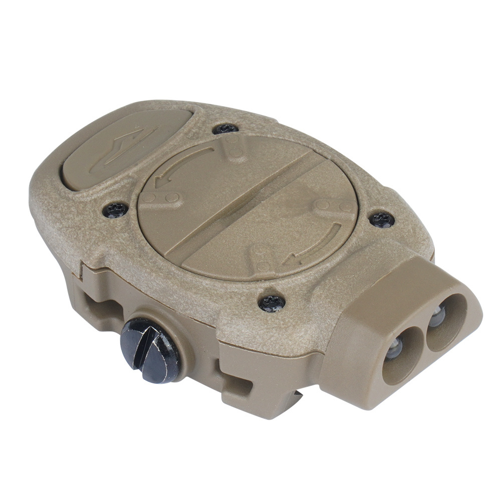 Latarka taktyczna Switch Rail SR-1 marki Princeton Tec to niezwykle kompaktowe i wydajne źródło światła, stworzone z myślą o oświetleniu najbliższego otoczenia użytkownika. Jej niewielkie rozmiary i lekka konstrukcja sprawiają, że można mieć ją przy sobie w każdej sytuacji. Switch Rail SR-1 wyposażony jest w dwie diody LED w kolorze białym, generujące strumień światła o - LifeGun.pl Princeton Tec - Latarka taktyczna Switch Rail - 10 lm - Tan - SR-1-TAN-1