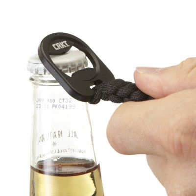 Otwieracz do butelek CRKT 9450K Bottle Opener Paracord Przydatny otwieracz do butelek z linką Paracord oraz karabińczykiem, dzięki któremu można go łatwo przymocować do paska czy do plecaka. Lekki i funkcjonalny otwieracz do butelek zaprojektowany przez Toma Stokesa będzie zawsze pod ręką. Cechy: Długość całkowita: 14,7 cm Waga: 23 gramy Karabińczyk Długość - LifeGun.pl Otwieracz do butelek CRKT 9450K Bottle Opener Paracord-3