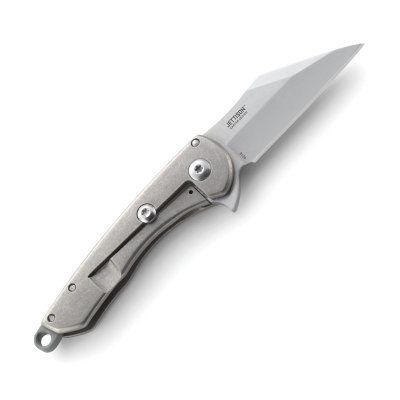 Asystent otwierania: Nie | Ostrze ząbkowane: Nie | Opakowanie: Pudełko kartonowe | Waga (g): 36 | Rodzaj ostrza:: Sheepsfoot | Stal: 8Cr13MoV | Wykończenie ostrza: Satynowe | Długość po złożeniu (cm): 8 | Długość ostrza (cm): 5.1 | Twardość materiału ostrza::: 58-60 HRC | Projektant: Robert Carter | Długość całkowita (cm): 13.2 | Blokada ostrza: Frame Lock | Grubość ostrza (cm): 0.27 | Rękojeść: Tytan - LifeGun.pl Nóż CRKT Jettison 6120-2