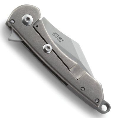 Asystent otwierania: Nie | Ostrze ząbkowane: Nie | Opakowanie: Pudełko kartonowe | Waga (g): 36 | Rodzaj ostrza:: Sheepsfoot | Stal: 8Cr13MoV | Wykończenie ostrza: Satynowe | Długość po złożeniu (cm): 8 | Długość ostrza (cm): 5.1 | Twardość materiału ostrza::: 58-60 HRC | Projektant: Robert Carter | Długość całkowita (cm): 13.2 | Blokada ostrza: Frame Lock | Grubość ostrza (cm): 0.27 | Rękojeść: Tytan - LifeGun.pl Nóż CRKT Jettison 6120-5