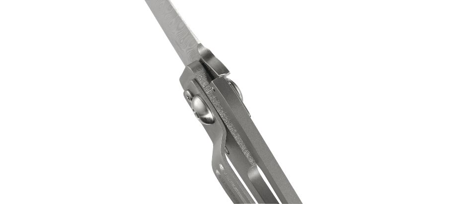 Asystent otwierania: Nie | Ostrze ząbkowane: Nie | Futerał: Nie | Opakowanie: Pudełko kartonowe | Projektant: Ed Halligan | Wykończenie ostrza: Trawienie Kwasem | Długość ostrza (cm): 5.8 | Długość całkowita (cm): 14.7 | Blokada ostrza: Frame Lock | Rękojeść: Tytan - LifeGun.pl Nóż Składany CRKT K.I.S.S Commemorative 5500D - Edycja Limitowana-8