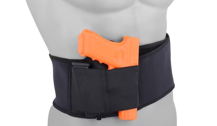 Pas do skrytego noszenia Caldwell Belly Band Holster 1201980 S/M.Jest wykonany z wysokiej jakości materiału, idealnie nadaje się do codziennego użytku, a dzięki dobremu odprowadzaniu wilgoci sprawdza się również w cieplejsze dni. Pas chroni skórę przed otarciami od broni w trakcie użytkowania, może służyć też jako ochrona na telefon, latarkę itp. Cechy: Odporny na wilgoć materiał o maksymalnej oddychalności Maksymalny - LifeGun.pl KABURA NA BRZUCH CALDWELL 1201980 - BELLY BAND HOLSTER TAC OPS rozmiar: S/M-1