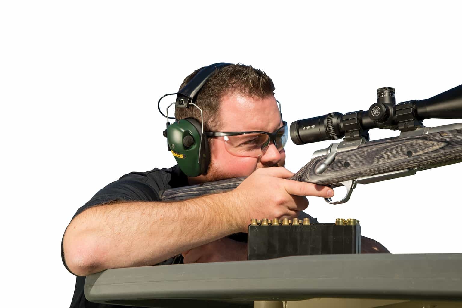 Słuchawki aktywne Caldwell E-Max Green 123904 Słuchawki aktywne Caldwell E-Max® Low Profile to idealna propozycja zarówno dla myśliwych jak i dla strzelców sportowych. Dwa mikrofony w E-Max® wzmacniają dźwięki poniżej 85 decybeli, co ułatwia komunikację i słyszenie dźwięków otoczenia. Powyżej 85 decybeli wbudowane mikrofony wyłączają się na ułamek sekundy, aby ochronić słuch strzelca. Dwa mikrofony - LifeGun.pl Słuchawki aktywne Caldwell E-Max Green 487557-6