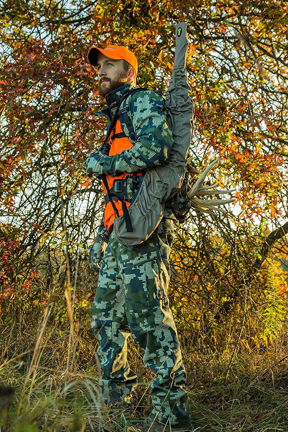 Pokrowiec na broń Caldwell 110039 wykonano z materiału niezwykle odpornego na wszelkie obtarcia i zadrapania. Dodatkowo materiał jest odporny na wilgoć, chroni broń przed deszczem i śniegiem. Cechy: Wytrzymały i odporny na przetarcia materiał Ochrona przed wodą i wilgocią Łatwy w użyciu Pasuje do karabinów i strzelb o długościach od 101 cm do 137 cm - LifeGun.pl Pokrowiec na broń Caldwell 110039-5