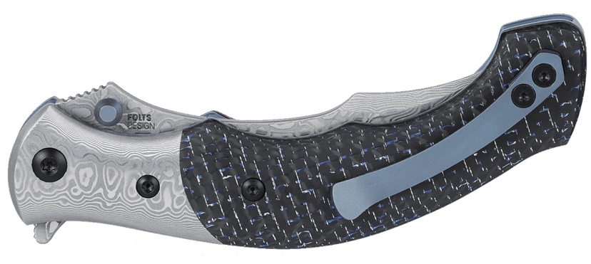 CRKT 7466 Ritual™ Compact to inspirowany perskimi ostrzami, ekskluzywny nóż składany.Mimo niewielkich rozmiarów robi oszałamiające wrażenie, dzięki wykonaniu ze stali damasceńskiej i charakterystycznemu wykończeniu oraz akcentom z anodyzowanego na niebiesko tytanu.Nowoczesności i funkcjonalności dodają mu blokada ostrza Liner Lock, system łożysk IKBS oraz stalowy, sprężysty klips, kolorystycznie nawiązujący do całości.Nóż sprzedawany jest w komplecie z eleganckim - LifeGun.pl NÓŻ CRKT 7466 RITUAL COMPACT CARBON-5