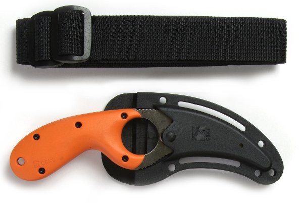 Ostrze ząbkowane: Tak | Futerał: Zytel | Opakowanie: Pudełko kartonowe | Waga (g): 96 | Rodzaj ostrza:: Niedźwiedzi pazur | Stal: AUS 4 | Wykończenie ostrza: Polerowane, lustrzane | Grubość ostrza (cm): 0.33 | Rodzaj ząbkowania ostrza: Triple-Point Serrations | Twardość materiału ostrza::: 55-57 HRC | Projektant: Russ Kommer | Długość całkowita (cm): 14.6 | Blokada ostrza: Ostrze stałe | Długość ostrza (cm): 6 | Rękojeść: Zytel - LifeGun.pl Nóż ratowniczy CRKT 2510ER Bear Claw-1