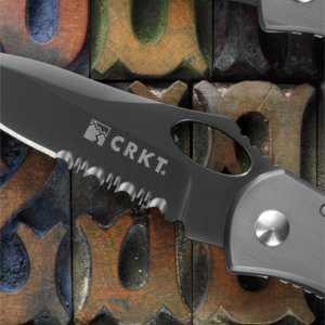 Ostrze ząbkowane: Tak | Opakowanie: Pudełko kartonowe | Waga (g): 88 | Twardość materiału ostrza::: 58-59 HRC | Rodzaj ząbkowania ostrza: Triple-Point Serrations | Rękojeść: 2CR13 | Grubość ostrza (cm): 0.25 | Długość ostrza (cm): 6.7 | Blokada ostrza: Frame Lock | Wykończenie ostrza: Azotek tytanu - szary | Stal: 8Cr14MoV | Rodzaj ostrza:: Zmodyfikowany Clip Point | Długość po złożeniu (cm): 9.5 | Długość całkowita (cm): 16.5 - LifeGun.pl Nóż składany CRKT 6490 Pazoda-3