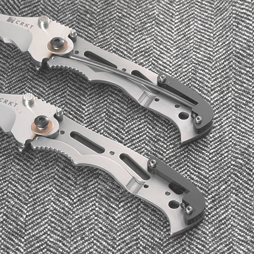 Asystent otwierania: OutBurst | Ostrze ząbkowane: Tak | Futerał: Nie | Opakowanie: Pudełko kartonowe | Stal: 1.4116 | Rodzaj ostrza:: Deep Belly z zagięciem | Waga (g): 108 | Rodzaj ząbkowania ostrza: Veff | Grubość ostrza (cm): 0.3 | Blokada ostrza: Frame Lock | Długość całkowita (cm): 16.5 | Projektant: Brian Tighe | Twardość materiału ostrza::: 55-57 HRC | Rękojeść: Zytel | Długość ostrza (cm): 7.6 | Długość po złożeniu (cm): 9.5 | Wykończenie ostrza: Satynowe - LifeGun.pl Nóż składany CRKT 1093 Mini My Tighe-3