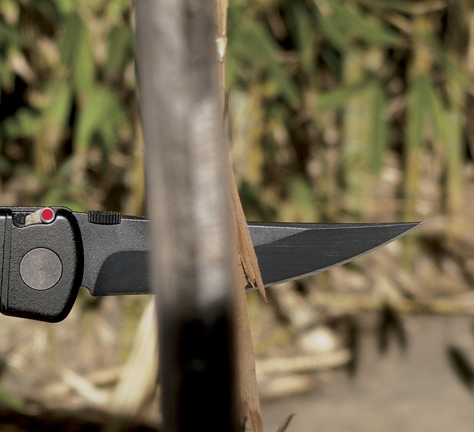 Ostrze ząbkowane: Nie | Kolor: Czarny | Opakowanie: Pudełko kartonowe | Waga (g): 164.5 | Rodzaj ostrza:: Razor-Sharp Cutting Edge, | Stal: AUS 8 | Wykończenie ostrza: Czarny mat | Długość po złożeniu (cm): 12.7 | Długość ostrza (cm): 9,8 | Twardość materiału ostrza::: 58-59 HRC | Projektant: James Williams | Długość całkowita (cm): 22,2 | Blokada ostrza: Locking Liner + AutoLAWKS | Grubość ostrza (cm): 0.38 | Rękojeść: Okładziny z Zytelu - LifeGun.pl Nóż CRKT 2903 Hissatsu Folder-9