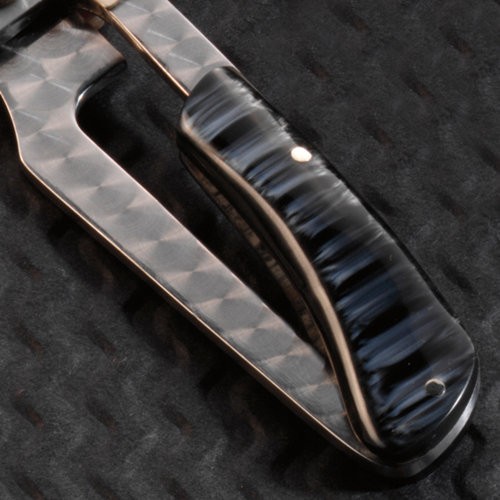 Ostrze ząbkowane: Nie | Opakowanie: Pudełko kartonowe | Waga (g): 52 | Rodzaj ostrza:: Drop point | Stal: 2CR13 | Wykończenie ostrza: Satynowe | Długość po złożeniu (cm): 9.14 | Długość ostrza (cm): 7 | Twardość materiału ostrza::: 51-53 HRC | Projektant: Ed Halligan | Długość całkowita (cm): 15.24 | Blokada ostrza: Slip Joint | Grubość ostrza (cm): 0.28 | Rękojeść: 2CR13 Composite Material - LifeGun.pl Nóż CRKT 5569 KISS-7