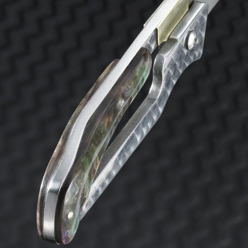 Ostrze ząbkowane: Nie | Opakowanie: Pudełko kartonowe | Waga (g): 29 | Rodzaj ostrza:: Drop point | Stal: 2CR13 | Wykończenie ostrza: Satynowe | Długość po złożeniu (cm): 7.9 | Długość ostrza (cm): 6 | Twardość materiału ostrza::: 51-53 HRC | Projektant: Ed Halligan | Długość całkowita (cm): 13.3 | Blokada ostrza: Slip Joint | Grubość ostrza (cm): 0.2 | Rękojeść: Stal nierdzewna i CPL - LifeGun.pl Nóż składany CRKT 5565 KISS-3