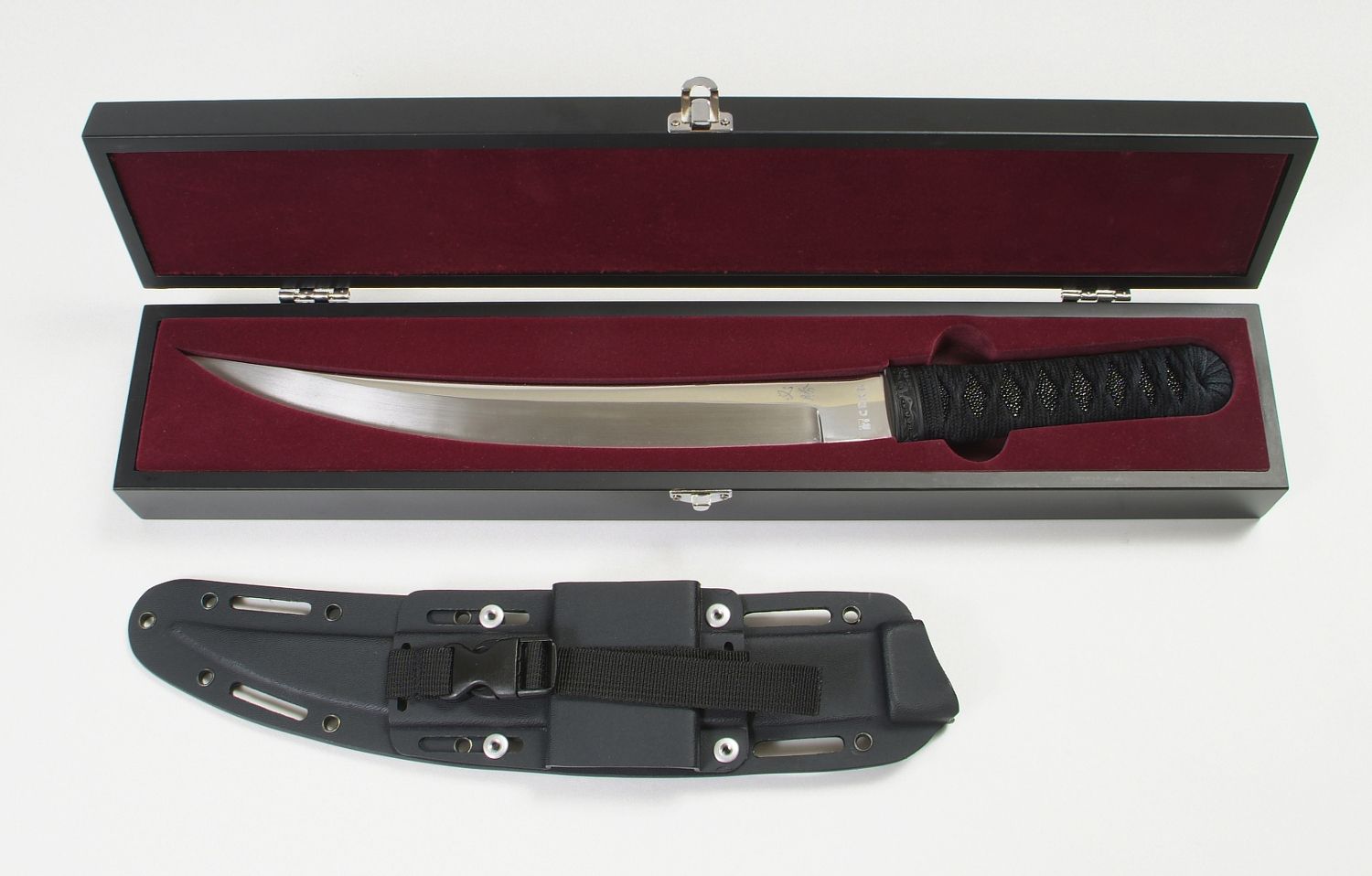 Ostrze ząbkowane: Nie | Futerał: Kydex | Opakowanie: Pudełko kartonowe | Waga (g): 465 | Rodzaj ostrza:: Zmodyfikowane tanto | Stal: YK-30 | Wykończenie ostrza: Satynowe | Grubość ostrza (cm): 0.6 | Rękojeść: Skórzana pleciona | Twardość materiału ostrza::: 57-59 HRC | Projektant: James Williams | Długość całkowita (cm): 46.7 | Blokada ostrza: Ostrze stałe | Długość ostrza (cm): 33 - LifeGun.pl Nóż CRKT Hisshou 2910-3