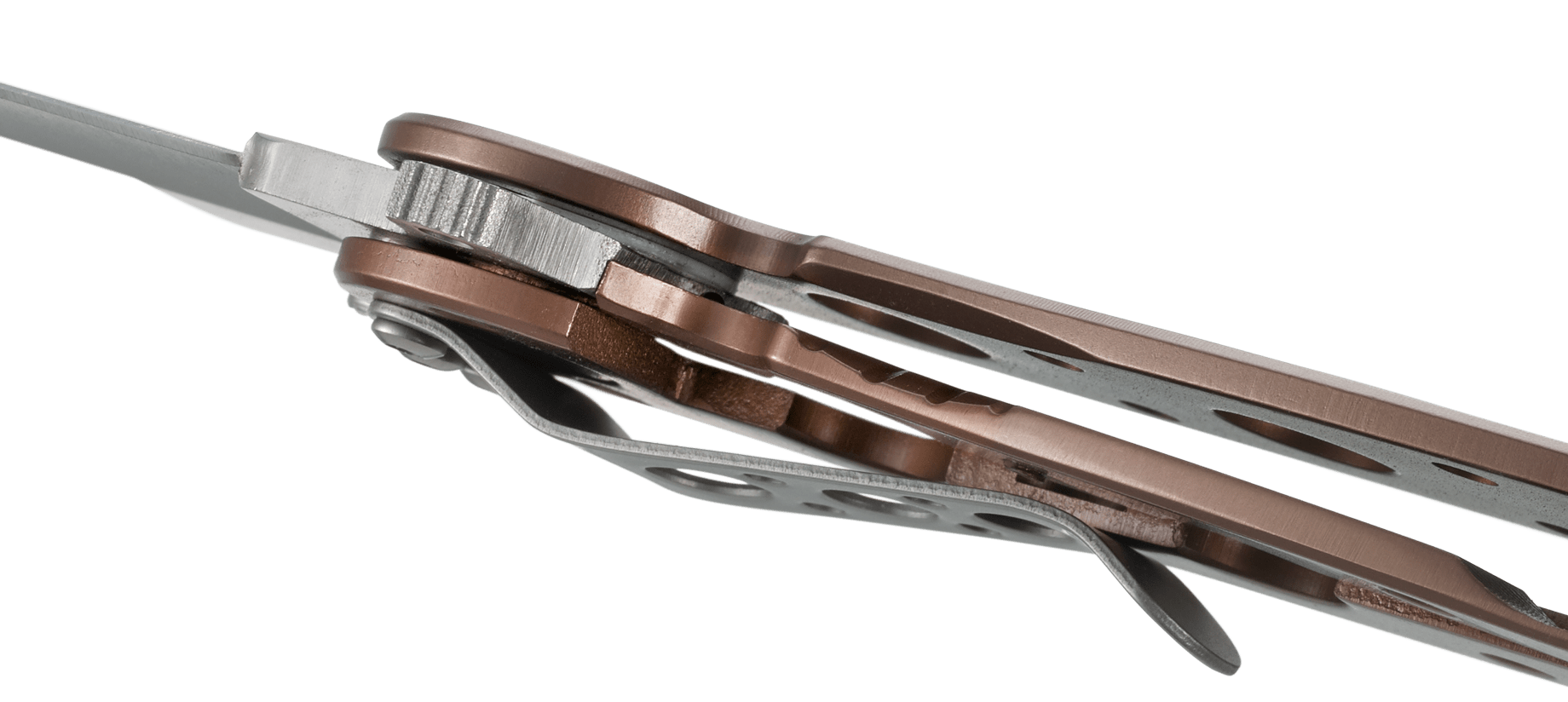 Nóż CRKT M16-03BS Od lat seria M16 Kita Carsona cieszy się ogromną popularnością. W odpowiedzi na liczne zapytania CRKT rozszerzyła gamę modeli noża M15 o wersję 03BS. Rama noża ze stali 2Cr13 SS została pokryta ultramocną powłoką z azotanku tytanu w kolorze imitującym brąz. Na miejscu utrzymują ją śruby Torx. Rękojeść jest tak zaprojektowana aby zapewnić wygodę i kontrolę - LifeGun.pl Nóż CRKT M16-03BS-6