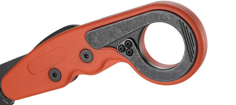 CRKT Provoke Pomarańczowy 4041 O Karambitowy nóż Provoke to pierwszy nóż w historii wyposażony w technologię Kinematic, pozostaje starannie schowany podczas transportu, a pojawia się jak tylko pojawiają się kłopoty. Część noża wykonano z Grivory — mocnego i lekkiego termoplastu. Zawsze gotowy do użycia, łatwy w obsłudze i dzięki swej konstrukcji niezwykle wytrzymały. Cechy: Łatwe - LifeGun.pl CRKT Provoke Pomarańczowy 4041 O-7