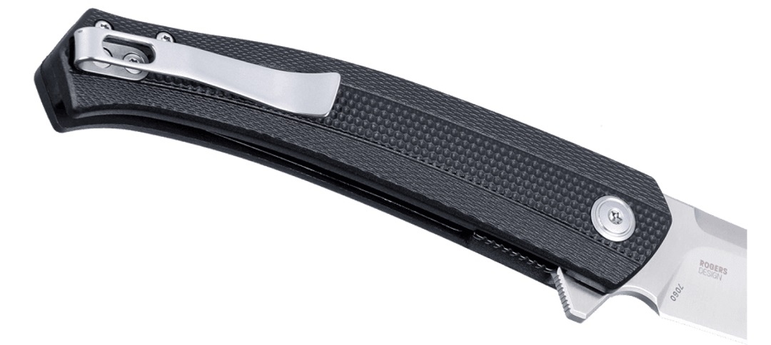 Nóż CRKT 7060 Persian Black Zaprojektowany przez knifemakera Richarda Rogersa CRKT 7060 Persian, to składany nóż wyposażony w głownię o profilu Drop Point, wykonaną ze stali narzędziowej D2, charakteryzującej się dużą odpornością na ścieranie.System łożysk kulkowych IKBS umożliwia płynne rozłożenie klingi jedną ręką przy wykorzystaniu flippera, pełniącego równocześnie funkcję jelca, zapobiegającego osunięciu się dłoni na ostrze w trakcie pracy.Blokada Liner Lock uniemożliwia przypadkowe złożenie się - LifeGun.pl Nóż CRKT 7060 Persian Black-5