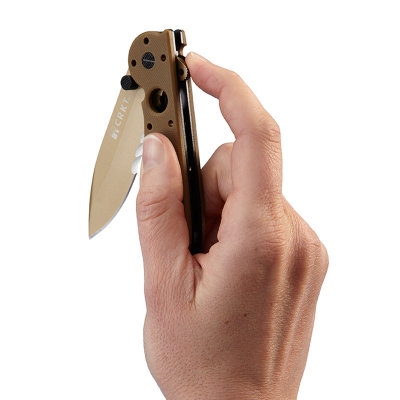 Asystent otwierania: Nie | Ostrze ząbkowane: Tak | Futerał: Nie | Kolor: Desert | Opakowanie: Pudełko kartonowe | Waga (g): 107 | Rodzaj ostrza:: Deep-Bellied Spear Point | Stal: 8Cr14MoV | Wykończenie ostrza: Azotek tytanu - desert | Długość po złożeniu (cm): 10.8 | Długość ostrza (cm): 7.9 | Rękojeść: G10 2CR13 | Twardość materiału ostrza::: 58-59 HRC | Projektant: Kit Carson | Długość całkowita (cm): 18.4 | Blokada ostrza: Locking Liner + AutoLAWKS | Grubość ostrza (cm): 0.3 | Rodzaj ząbkowania ostrza: Veff Serrations - LifeGun.pl Nóż CRKT M21-12GD G10-6