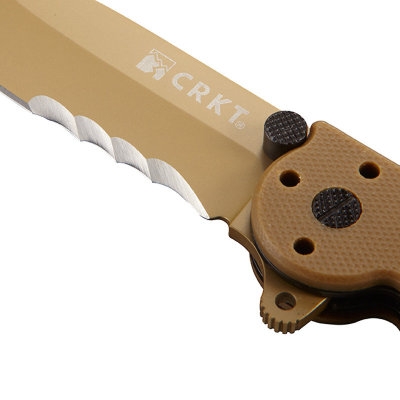 Asystent otwierania: Nie | Ostrze ząbkowane: Tak | Futerał: Nie | Kolor: Desert | Opakowanie: Pudełko kartonowe | Waga (g): 107 | Rodzaj ostrza:: Deep-Bellied Spear Point | Stal: 8Cr14MoV | Wykończenie ostrza: Azotek tytanu - desert | Długość po złożeniu (cm): 10.8 | Długość ostrza (cm): 7.9 | Rękojeść: G10 2CR13 | Twardość materiału ostrza::: 58-59 HRC | Projektant: Kit Carson | Długość całkowita (cm): 18.4 | Blokada ostrza: Locking Liner + AutoLAWKS | Grubość ostrza (cm): 0.3 | Rodzaj ząbkowania ostrza: Veff Serrations - LifeGun.pl Nóż CRKT M21-12GD G10-7