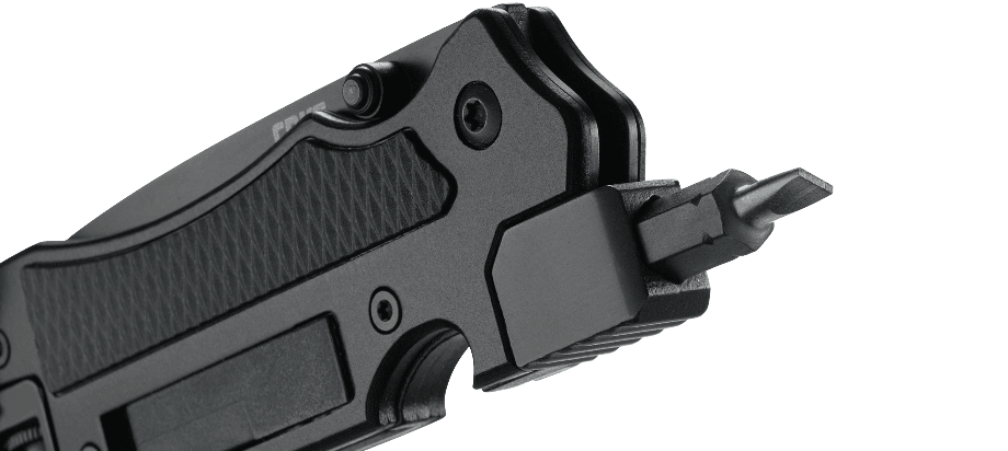 Multi-tool CRKT Septimo 7051 Septimo to taktyczny multi-tool stworzony do codziennego noszenia. Zaprojektowany przez byłego żołnierza Zielonych Beretów, powstał w oparciu o doświadczenie jako pomoc w trudnych sytuacjach. Cechy: Niezwykle ostry, zapewnia doskonałą siłę cięcia liny i pasów Wykończenie z czarnego tlenku poprawia odporność na korozję Szereg przydatnych narzędzi: nóż, płaski śrubokręt, otwieracz do butelek - LifeGun.pl Multi-tool CRKT Septimo 7051-6