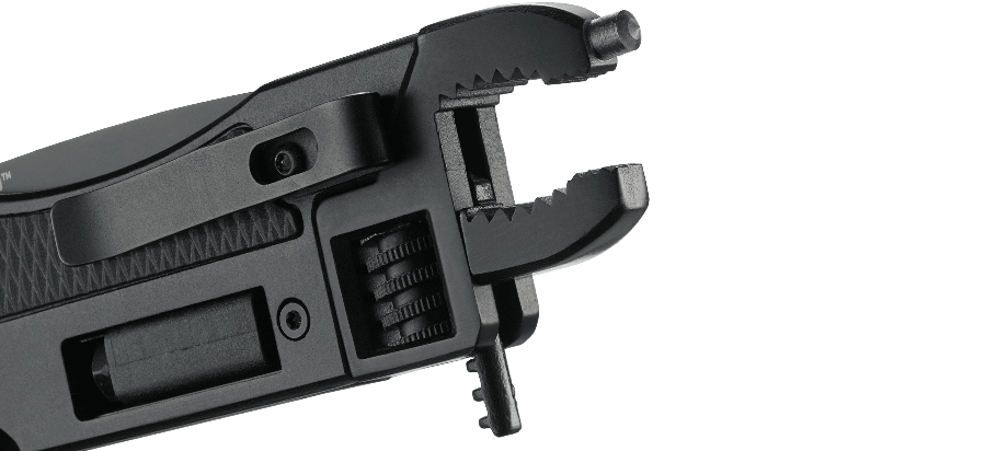 Multi-tool CRKT Septimo 7051 Septimo to taktyczny multi-tool stworzony do codziennego noszenia. Zaprojektowany przez byłego żołnierza Zielonych Beretów, powstał w oparciu o doświadczenie jako pomoc w trudnych sytuacjach. Cechy: Niezwykle ostry, zapewnia doskonałą siłę cięcia liny i pasów Wykończenie z czarnego tlenku poprawia odporność na korozję Szereg przydatnych narzędzi: nóż, płaski śrubokręt, otwieracz do butelek - LifeGun.pl Multi-tool CRKT Septimo 7051-8