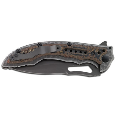 Ostrze ząbkowane: Tak | Opakowanie: Pudełko kartonowe | Waga (g): 173 | Rodzaj ostrza:: Drop point | Stal: 8Cr13MoV | Wykończenie ostrza: Czarne EDP | Długość po złożeniu (cm): 12.6 | Długość ostrza (cm): 10.1 | Twardość materiału ostrza::: 58-60 HRC | Projektant: Flavio Ikoma | Długość całkowita (cm): 22.6 | Blokada ostrza: Frame Lock | Grubość ostrza (cm): 0.4 | Rodzaj ząbkowania ostrza: Veff Serrations - LifeGun.pl Nóż składany CRKT 5471K Fossil - Black-4