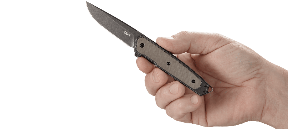 Nóż CRKT Cinco 7091 Wiele lat temu projektant Richard Rogers wypuścił na rynek nóż Cuatro. Teraz postanowił ponowić swój sukces dzięki Cinco, składanemu nożowi o smukłej budowie, którego można zabrać ze sobą wszędzie. W dużym skrócie podobnie jak Cuatro, Cinco jest po prostu niesamowity. Cechy: Flipper ułatwia szybkie otwarcie ostrza System łożyskowy IKBS zapewnia płynne - LifeGun.pl Nóż CRKT Cinco 7091-8