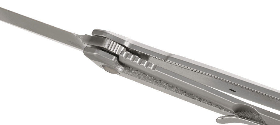 Nóż CRKT K230XXP FACET K230XXP to nóż osobisty, zaprojektowany przez znanego wyrobnika noży Kena Oniona. Projekt łączy w sobie prostotę i jakość wykonania. Nóż wyposażono w system łożyskowy IKBS, flipper do łatwiejszego wysuwania ostrza zaś cała konstrukcja jest lekka i wytrzymała. Dane Techniczne: Długość całkowita – 195.28 mm Długość po złożeniu – 109.68 mm Waga - LifeGun.pl Nóż CRKT K230XXP FACET-6