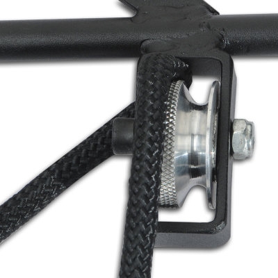 Wieszak bloczkowy CRKT HOIST2 Wieszak zaprojektował i opatentował słynny myśliwy Russ Kommer. Wieszak bardzo łatwo montuje się na drzewie, dzięki nylonowym pasom. Specjalny wysięgnik jest idealnym miejscem, aby zawiesić swoją broń. Sposób montażu i użycia jest dokładnie pokazany na poniższym filmie:  - LifeGun.pl Wieszak bloczkowy CRKT HOIST2-2