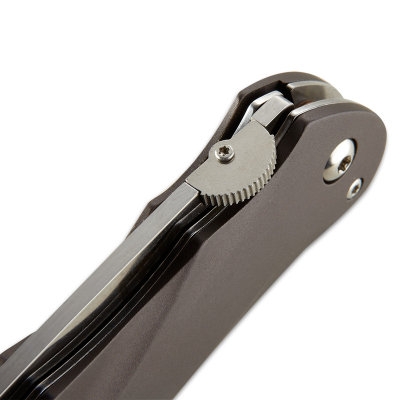 Ostrze ząbkowane: Nie | Opakowanie: Pudełko kartonowe | Waga (g): 119 | Rodzaj ostrza:: Drop point | Stal: AUS 8 | Wykończenie ostrza: Satynowe | Długość po złożeniu (cm): 11.6 | Długość ostrza (cm): 9 | Twardość materiału ostrza::: 57-58 HRC | Projektant: Matthew Lerch | Długość całkowita (cm): 20.6 | Blokada ostrza: Liner Lock + Fire Safe | Grubość ostrza (cm): 0.30 | Rękojeść: 6061 Aluminum - LifeGun.pl Nóż CRKT 7030 Argus Folding Knife-6