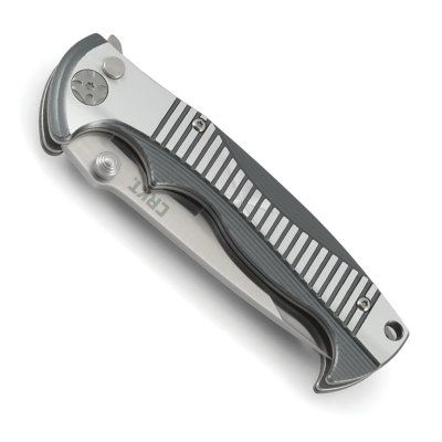 Nóż Składany CRKT 5290 Tighe Rade Nóż CRKT ze składanym ostrzem (folder) wyposażony jest w gładkie ostrze Drop Point. Ten typ ostrza ma bardzo dobre właściwości tnące oraz wytrzymały czubek. Drop Point jest szczególnie przydatny w nożach myśliwskich i roboczych ogólnego przeznaczenia. Ostrze wykonano ze stali nierdzewnej 8Cr13MoV. Ma twardość 58-60 HRC. Rękojeść posiada okładziny - LifeGun.pl Nóż składany CRKT 5290 Tighe Rade-8