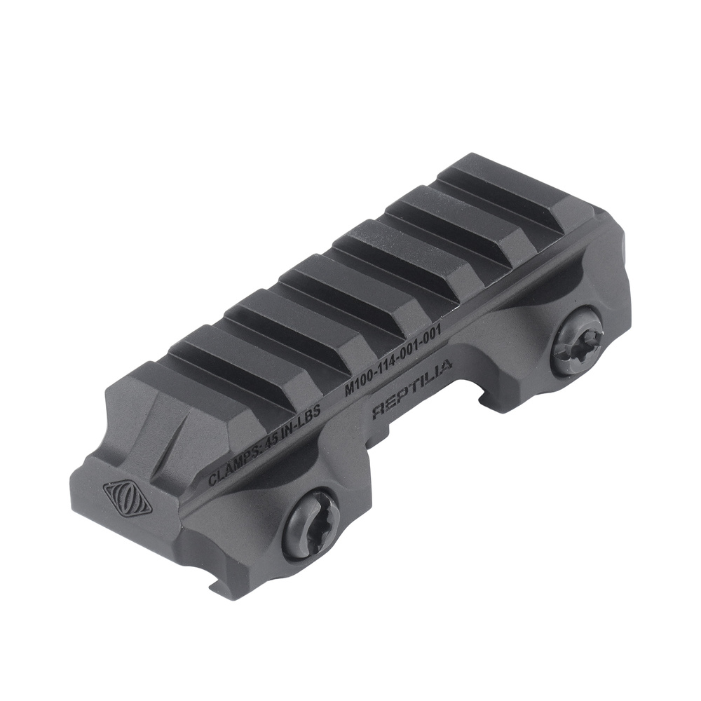 Podwyższenie RMU marki Reptilia umożliwia mocowanie kolimatorów i powiększalników w pozycji podniesionej o 16 mm względem oryginalnego montażu. Szyna Picatinny z 6 slotami zapewnia stabilne mocowanie urządzeń optycznych w tym standardzie montażowym. Montaż został wykonany z frezowanego aluminium 7075‑T6 i pokryty powłoką anodyzowaną typu III, co zwiększa odporność na ścieranie i korozję. Sprężynowo‑zaciskowy mechanizm montażowy - LifeGun.pl Reptilia - Podwyższenie do optyki RMU - 16 mm - Picatinny - 6 slotów - 100-271-1