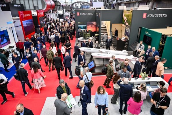 TARGI KIELCE XXXIII MIEDZYNARODOWY SALON PRZEMYSLU OBRONNEGO DZIEN SIL ZBROJNYCH I POLSKIEGO PRZEMYSLU OBRONNEGO