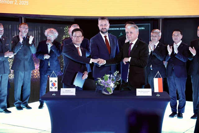 TARGI KIELCE XXXIII MIEDZYNARODOWY SALON PRZEMYSLU OBRONNEGO DZIEN SIL ZBROJNYCH I POLSKIEGO PRZEMYSLU OBRONNEGO