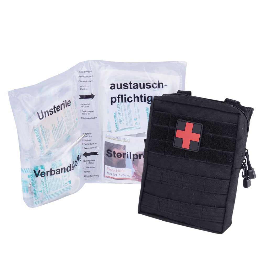 Apteczka MOLLE 43-piece First Aid Set z wyprodukowaną przez firmę Leina-Werke GmbH zawartością. Całość zamknięta jest w pokrowcu Belt Pouch Large w kolorze czarnym. Pokrowiec wykonany został z poliestru Oxford od wewnątrz pokrytego warstwą PVC. Zamykany jest dwukierunkowym zamkiem błyskawicznym. W środku posiada dodatkowy przedział zabezpieczany rzepem i elastyczne taśmy na drobne akcesoria oraz metalowy - LifeGun.pl Mil-Tec - Apteczka z wyposażeniem duża - 43-piece First Aid Set - Czarna - 16025502-1