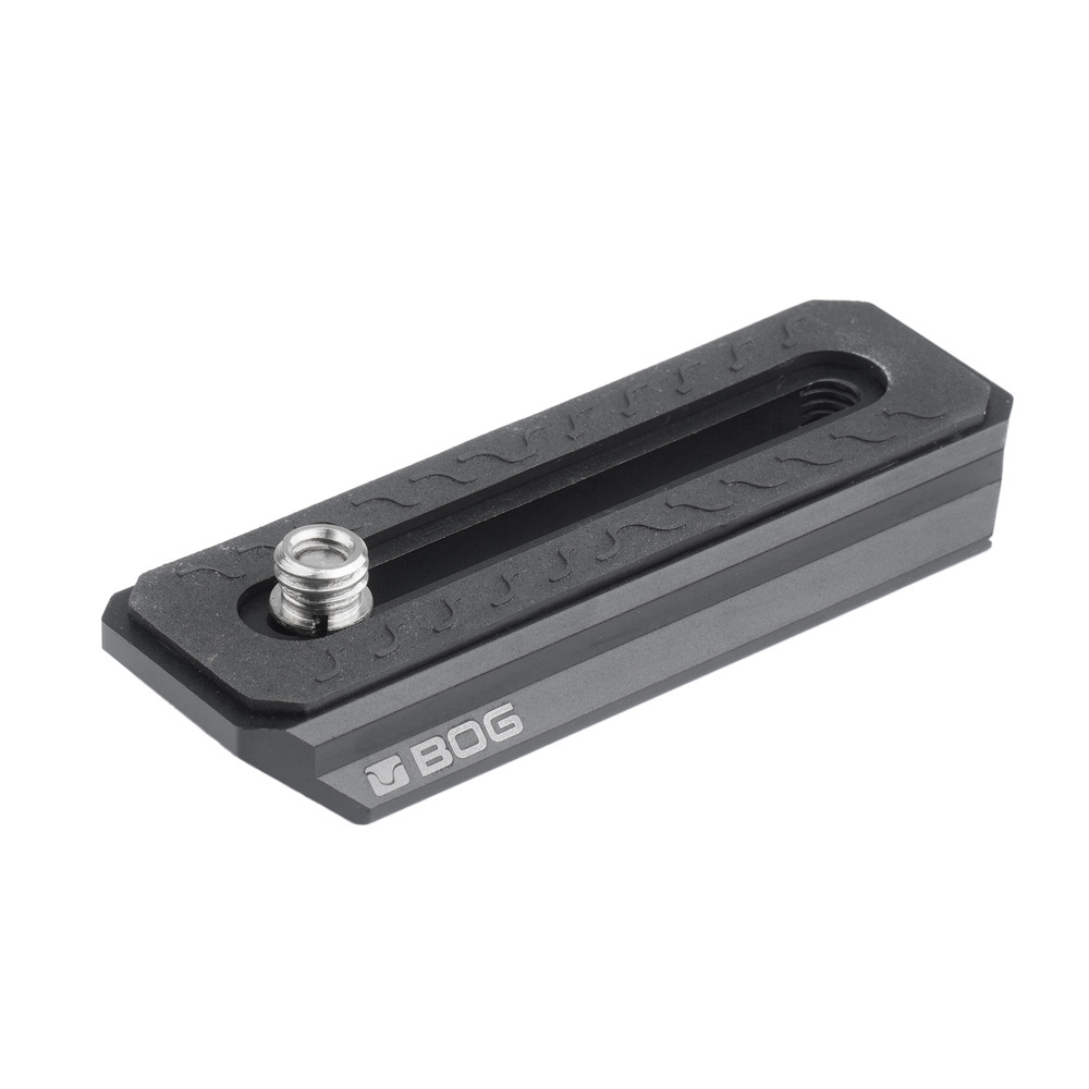 Płytka montażowa pozwalająca na użycie urządzeń obserwacyjnych z trójnogami Deathgrip Infinite - 1159188 i Deathgrip Sherpa - 1168229. Płytka jest kompatybilna z systemem Arca Swiss, używa śruby 1/4"-20 i posiada adapter 3/8"-16. Powierzchnia styku płytki jest gumowana, co przełoży się na lepszą ochronę użytkowanego sprzętu. Wykonana z aluminium co zapewnia jej dużą wytrzymałość i niską - LifeGun.pl BOG - Płytka montażowa do trójnogu Deathgrip Infinite i Sherpa Optics Plate - Arca Swiss - 1204206-1