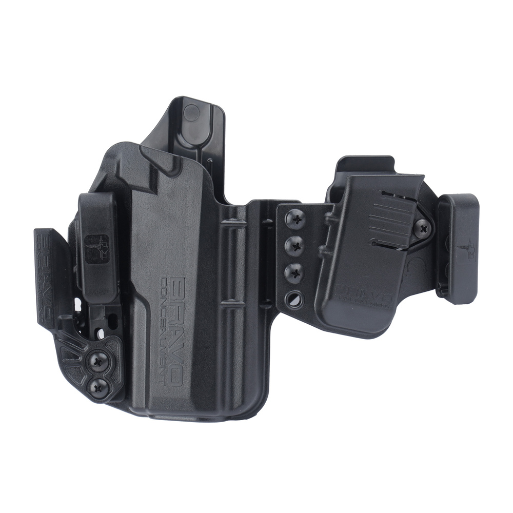 Kabura IWB typu szarpanka, przeznaczona do pistoletów SIG Sauer P320 Carry i Compact z komorą 9 mm. Konstrukcja przystosowana do noszenia broni wewnątrz pasa, pod odzieżą, z przedłużoną ścianką tylną zabezpieczającą broń przed kontaktem ze skórą. Polimerowy korpus został wykonany wtryskowo, co zapewnia bardzo dokładne i powtarzalne dopasowane do broni. Wygładzona powierzchnia wewnętrzna redukuje zużycie - LifeGun.pl Bravo Concealment - Kabura Sig Sauer P320 Carry/Compact - IWB - Prawa - Czarna - BC80-1009-1