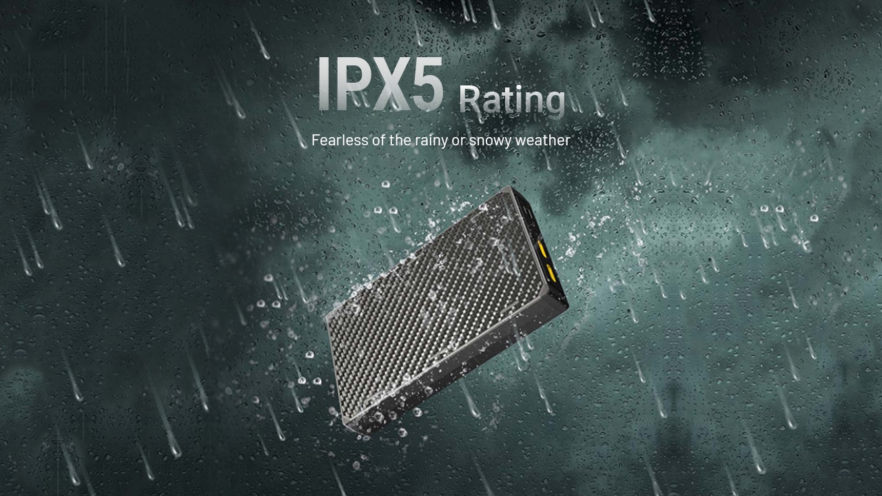 Nitecore NB20000 GEN3 to ultralekki i ultracienki powerbank zamknięty w obudowie wykonanej z polimeru wzmocnionego włóknem węglowym.Materiał ten zapewnia doskonałą odporność na uszkodzenia mechaniczne, dzięki czemu urządzenie jest niezawodnym towarzyszem w każdych warunkach, czy to podczas podróży, wędrówek, uprawiania sportów czy podczas codziennego użytku.NB20000 Gen3 posiada dwa dwukierunkowe porty USB-C, które pozwalają na jednoczesne ładowanie dwóch różnych urządzeń, - LifeGun.pl Powerbank NITECORE NB20000 Gen3-2