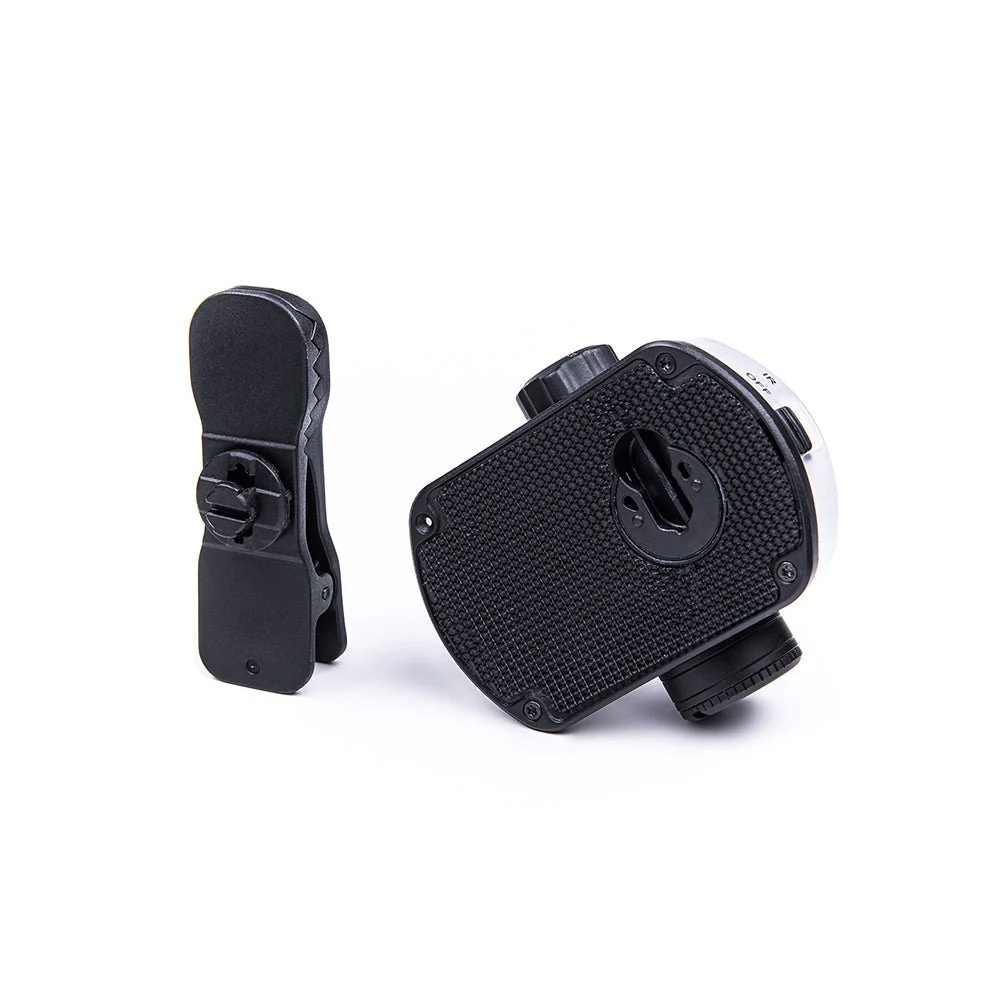 NEXTORCH UT61 to taktyczna latarka na hełm, stworzona dla profesjonalistów. Generuje pięć niezależnych źródeł światła — białe, czerwone, niebieskie, zielone i podczerwień — oferując łącznie 11 trybów, w tym tryb stały i stroboskopowy. Intuicyjny przełącznik zapewnia szybkie i płynne przechodzenie między trybami, umożliwiając dostosowanie się do zmieniających się warunków podczas patroli, szkoleń czy misji taktycznych. System koordynacji taktycznej Smart-link™ - LifeGun.pl NEXTORCH UT61 latarka taktyczna czołowa / na hełm-9