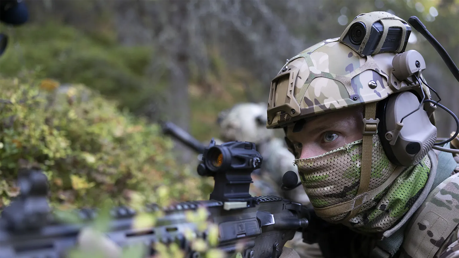 nfm hjelm combat helmet soldier shooting forest