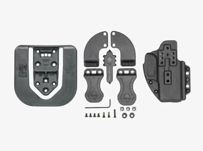 Noś broń bez ograniczeń dzięki nowej, uniwersalnej kaburze Photon. Kabura posiada najlepsze rozwiązania do przenoszenia broni palnej, jest wszechstronna, komfortowa i niezawodna. Kabura Photon została zaprojektowana tak, aby spełnić wszystkie Twoje potrzeby w jednej kaburze. - LifeGun.pl 8 photon non light.webp