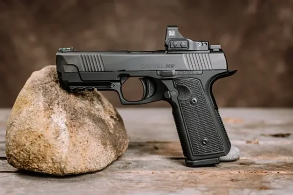 Dowiedz się, dlaczego Daniel Defense H9 to wybór dla doświadczonych strzelców, szukających niezawodnej, wysokiej klasy broni na współczesnym rynku. - LifeGun.pl Daniel Defence Daniel H9 kolimatora Eotech EFLX Mini Reflex Sight 02s