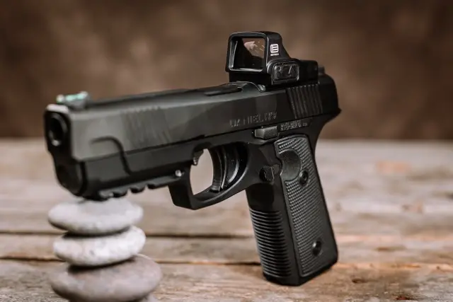 Daniel Defence Daniel H9 kolimatora Eotech EFLX Mini Reflex Sight 04s