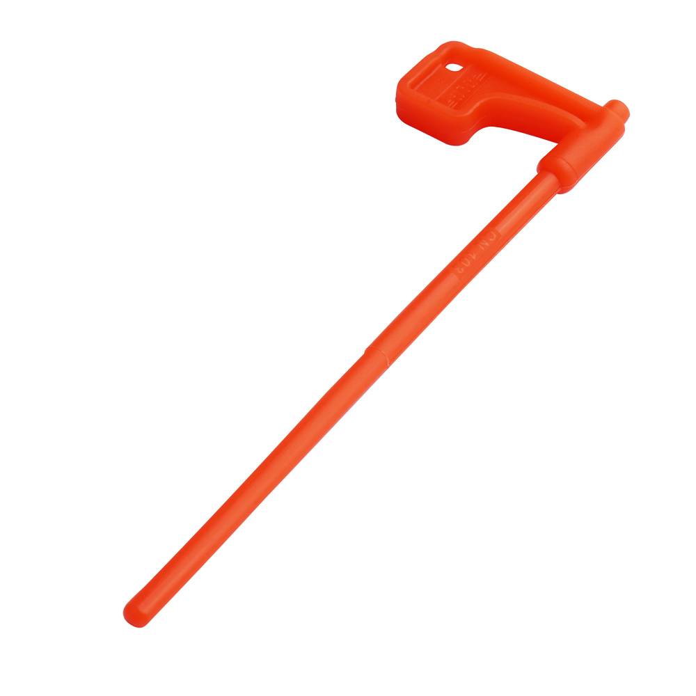 Polimerowa flaga do zabezpieczenia komory nabojowej od firmy DLG Tactical. Poza zabezpieczeniem lufy przed wprowadzeniem naboju, wizualnie oznacza ją charakterystycznym skrzydełkiem. Dodatkowo element posiada otwór w narożniku do przełożenia przez niego kółka do kluczy lub oznaczenia brelokiem. Stosując flagę użytkownik poprawia poziom bezpieczeństwa i jasno komunikuje zabezpieczenie broni. Cechy: Flaga bezpieczeństwa do zabezpieczenia komory nabojowej - LifeGun.pl DLG Tactical - Flaga bezpieczeństwa Chamber Safety Flag - Polimer - Czerwona - DLG-103-1